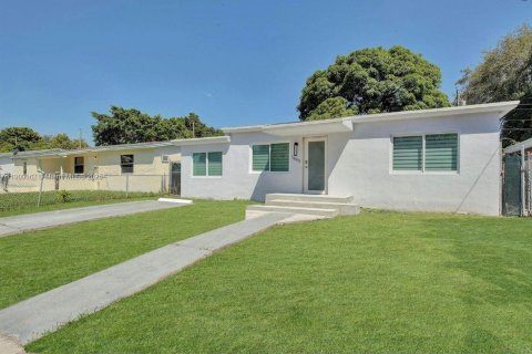 Casa en venta en North Miami Beach, Florida, 2 dormitorios, 92.9 m2 № 1966194 - foto 2