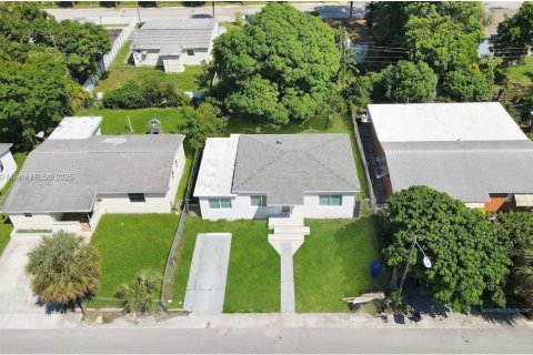 Casa en venta en North Miami Beach, Florida, 2 dormitorios, 92.9 m2 № 1966194 - foto 17