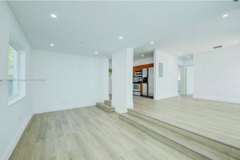 Casa en venta en North Miami Beach, Florida, 2 dormitorios, 92.9 m2 № 1966194 - foto 9