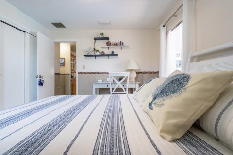 Villa ou maison à louer à Sarasota, Floride: 4 chambres, 166.76 m2 № 217682 - photo 15