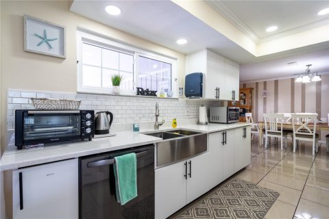 Villa ou maison à louer à Sarasota, Floride: 4 chambres, 166.76 m2 № 217682 - photo 11