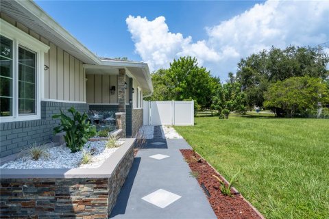 Villa ou maison à louer à Sarasota, Floride: 4 chambres, 166.76 m2 № 217682 - photo 4