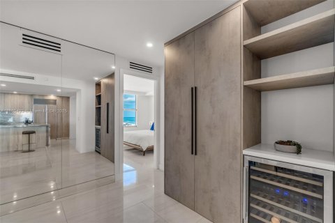 Condominio en venta en Miami Beach, Florida, 3 dormitorios, 161.65 m2 № 2034453 - foto 12
