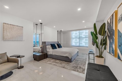 Condominio en venta en Miami Beach, Florida, 3 dormitorios, 161.65 m2 № 2034453 - foto 16