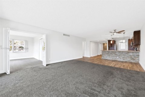 Condo in Pompano Beach, Florida, 3 bedrooms  № 2044523 - photo 14