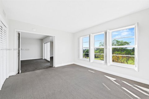 Condo in Pompano Beach, Florida, 3 bedrooms  № 2044523 - photo 16