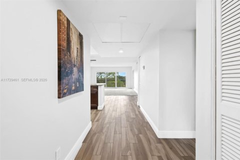 Condo in Pompano Beach, Florida, 3 bedrooms  № 2044523 - photo 4