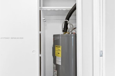 Condo in Pompano Beach, Florida, 3 bedrooms  № 2044523 - photo 19