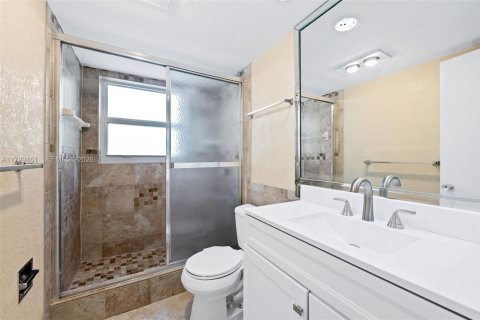 Condo in Pompano Beach, Florida, 3 bedrooms  № 2044523 - photo 20