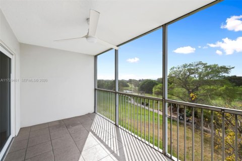 Condo in Pompano Beach, Florida, 3 bedrooms  № 2044523 - photo 12