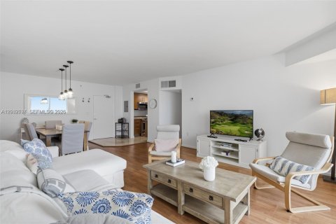 Copropriété à louer à Bal Harbour, Floride: 2 chambres, 98.1 m2 № 2176352 - photo 9