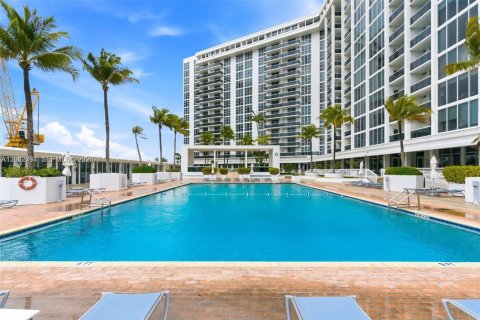 Copropriété à louer à Bal Harbour, Floride: 2 chambres, 98.1 m2 № 2176352 - photo 29