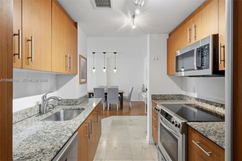 Copropriété à louer à Bal Harbour, Floride: 2 chambres, 98.1 m2 № 2176352 - photo 13