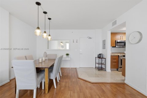 Copropriété à louer à Bal Harbour, Floride: 2 chambres, 98.1 m2 № 2176352 - photo 10
