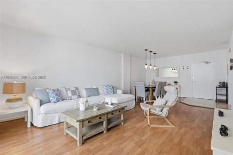 Copropriété à louer à Bal Harbour, Floride: 2 chambres, 98.1 m2 № 2176352 - photo 8