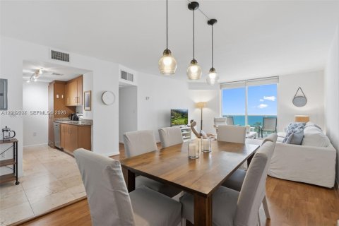 Copropriété à louer à Bal Harbour, Floride: 2 chambres, 98.1 m2 № 2176352 - photo 4