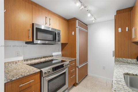 Copropriété à louer à Bal Harbour, Floride: 2 chambres, 98.1 m2 № 2176352 - photo 12