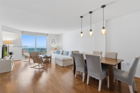 Copropriété à louer à Bal Harbour, Floride: 2 chambres, 98.1 m2 № 2176352 - photo 2