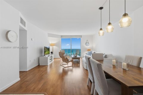 Copropriété à louer à Bal Harbour, Floride: 2 chambres, 98.1 m2 № 2176352 - photo 3