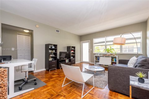 Condominio en alquiler en Miami Beach, Florida, 1 dormitorio, 71.16 m2 № 1972845 - foto 4