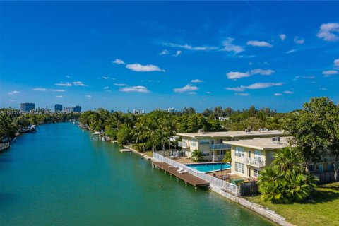 Condominio en alquiler en Miami Beach, Florida, 1 dormitorio, 71.16 m2 № 1972845 - foto 17
