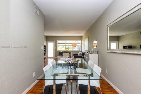 Condominio en alquiler en Miami Beach, Florida, 1 dormitorio, 71.16 m2 № 1972845 - foto 6