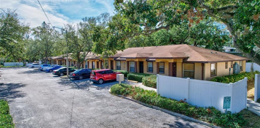 Appartement à Saint Petersburg, Floride 2 chambres, 81.75 m2 № 1870079