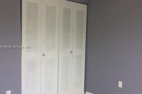 Condo in Miami, Florida, 2 bedrooms № 2029682 - photo 9