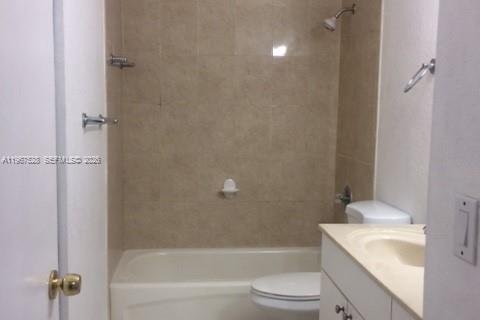 Condo in Miami, Florida, 2 bedrooms № 2029682 - photo 10