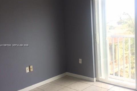 Condo in Miami, Florida, 2 bedrooms № 2029682 - photo 8