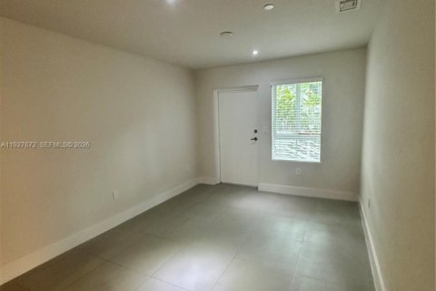 Снять в аренду кондоминиум в Майами, Флорида 3 спальни, 127.83м2, № 2079800 - фото 5