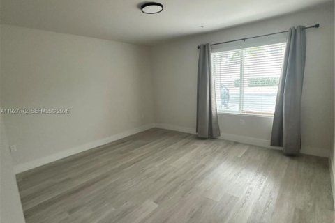 Снять в аренду кондоминиум в Майами, Флорида 3 спальни, 127.83м2, № 2079800 - фото 7