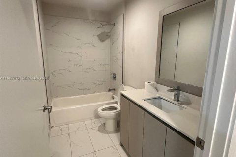 Снять в аренду кондоминиум в Майами, Флорида 3 спальни, 127.83м2, № 2079800 - фото 9