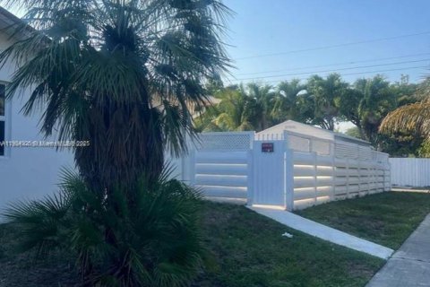 Casa en venta en Hollywood, Florida, 5 dormitorios, 239.59 m2 № 1955046 - foto 20