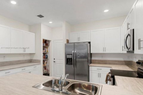 Casa en alquiler en Homestead, Florida, 3 dormitorios, 192.49 m2 № 1937976 - foto 6
