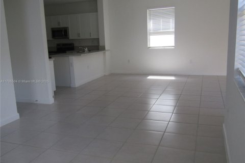 Casa en alquiler en Homestead, Florida, 3 dormitorios, 192.49 m2 № 1937976 - foto 14