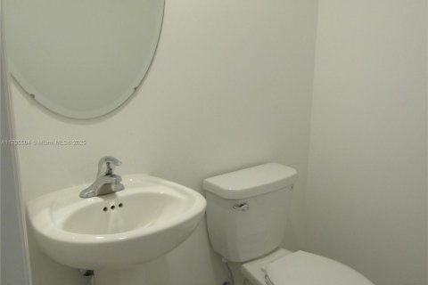 House in Homestead, Florida 3 bedrooms, 192.49 sq.m. № 1937976 - photo 25
