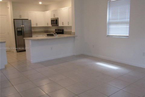 Casa en alquiler en Homestead, Florida, 3 dormitorios, 192.49 m2 № 1937976 - foto 17