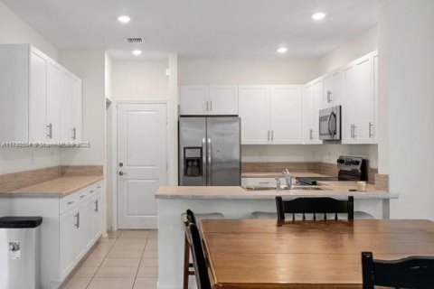 Casa en alquiler en Homestead, Florida, 3 dormitorios, 192.49 m2 № 1937976 - foto 7
