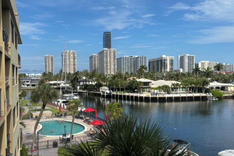 Copropriété à vendre à Hallandale Beach, Floride: 1 chambre, 87.05 m2 № 2170629 - photo 13