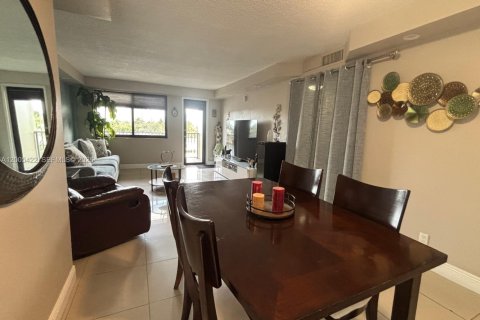 Copropriété à vendre à Hallandale Beach, Floride: 1 chambre, 87.05 m2 № 2170629 - photo 4