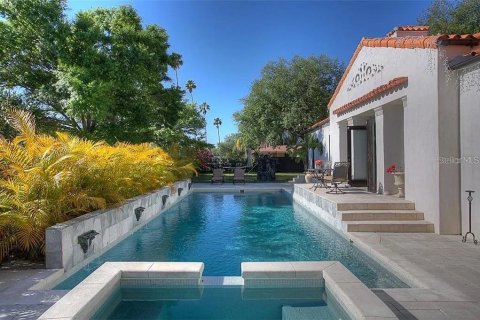 Villa ou maison à louer à Tampa, Floride: 5 chambres, 494.05 m2 № 1719210 - photo 2