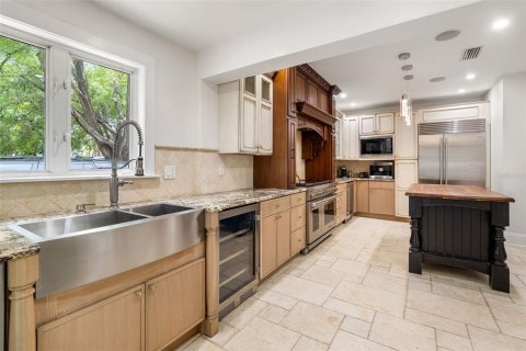 Villa ou maison à louer à Tampa, Floride: 5 chambres, 494.05 m2 № 1719210 - photo 25