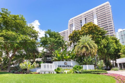 Condominio en venta en Aventura, Florida, 2 dormitorios, 144.93 m2 № 2267588 - foto 3