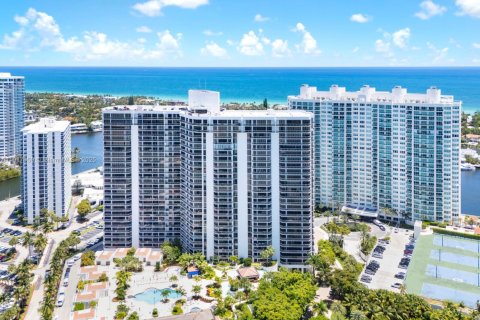 Condominio en Aventura, Florida, 2 dormitorios  № 2267588