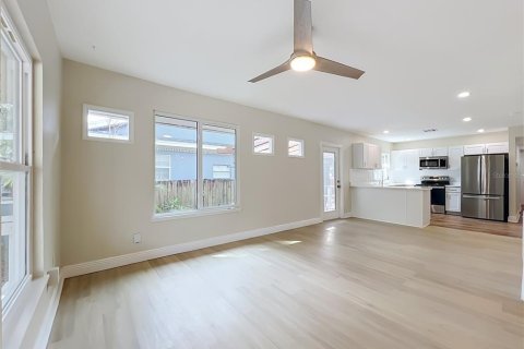 Villa ou maison à louer à Orlando, Floride: 2 chambres, 99.22 m2 № 2416796 - photo 16
