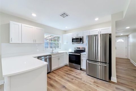 Villa ou maison à louer à Orlando, Floride: 2 chambres, 99.22 m2 № 2416796 - photo 8