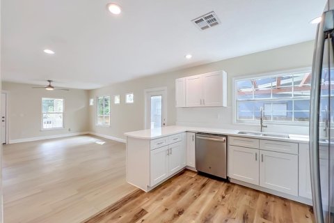 Villa ou maison à louer à Orlando, Floride: 2 chambres, 99.22 m2 № 2416796 - photo 13