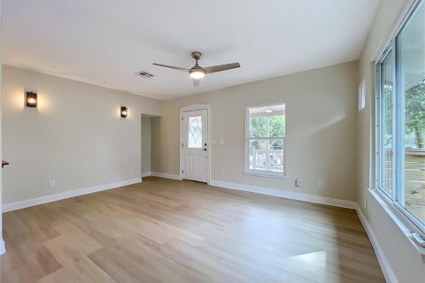 Villa ou maison à louer à Orlando, Floride: 2 chambres, 99.22 m2 № 2416796 - photo 4