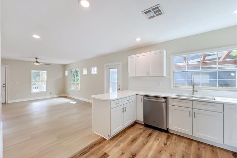 Villa ou maison à louer à Orlando, Floride: 2 chambres, 99.22 m2 № 2416796 - photo 12
